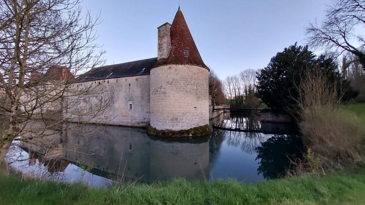 Chateau De Mauvilly Buitenkant foto