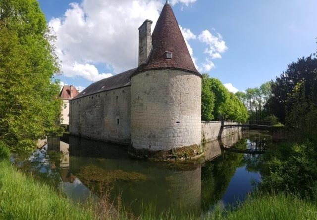 Chateau De Mauvilly Buitenkant foto